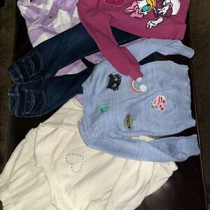 Bundle of girls size 4/5T BearPaw, Gap, markers mark , Minnie Mouse Kids clothes